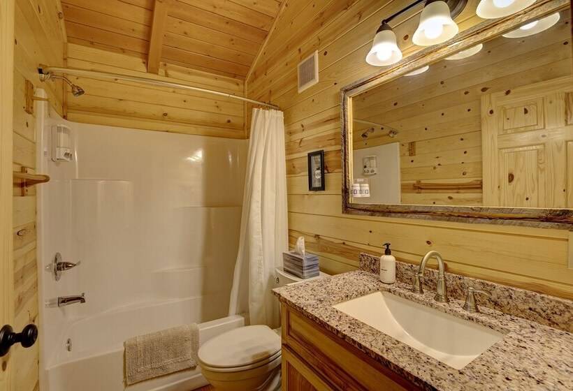 Отель Shire Valley Cabins, Charming Dayton Retreat