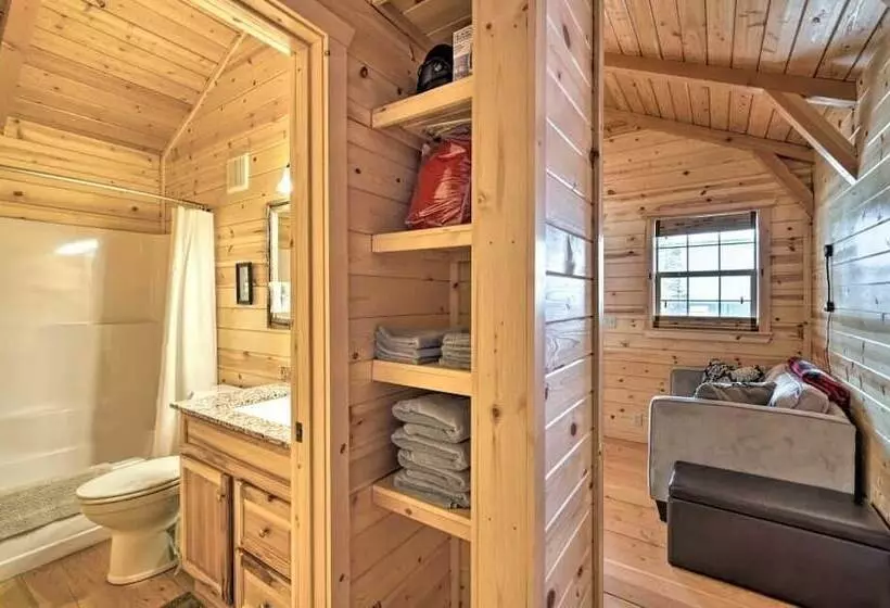 Hotelli Shire Valley Cabins, Charming Dayton Retreat