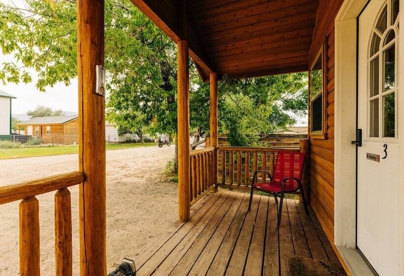 Отель Shire Valley Cabins, Charming Dayton Retreat