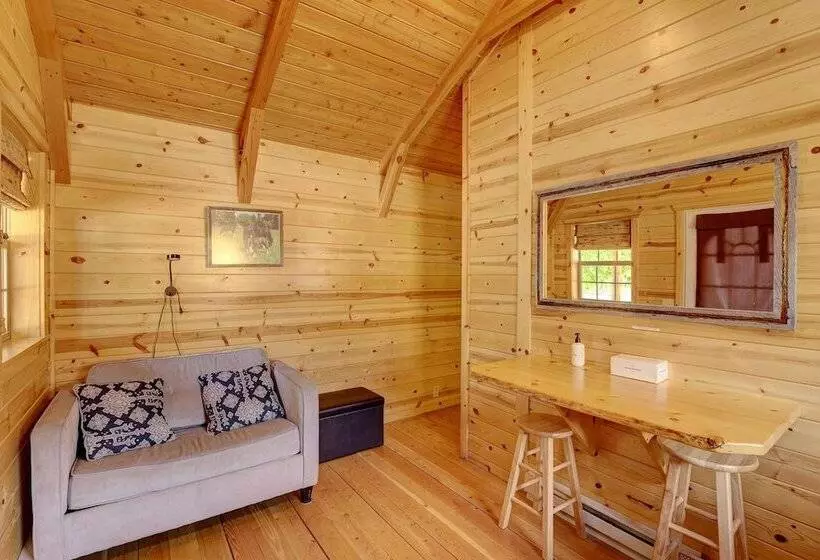 Hotelli Shire Valley Cabins, Charming Dayton Retreat
