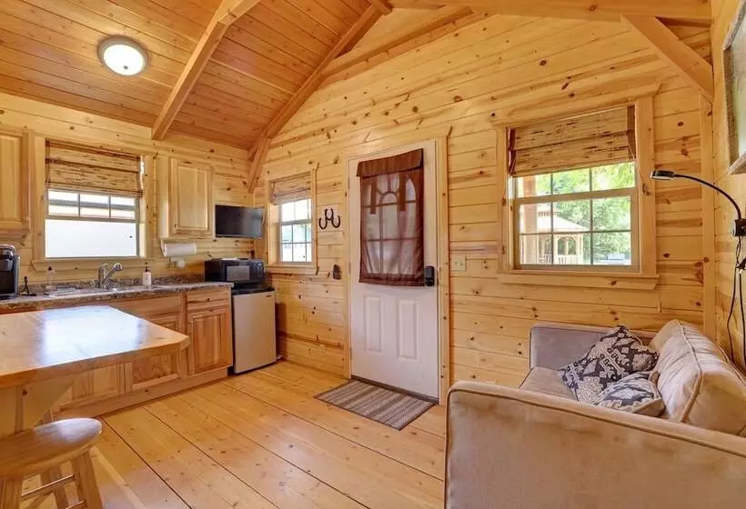 Hotelli Shire Valley Cabins, Charming Dayton Retreat