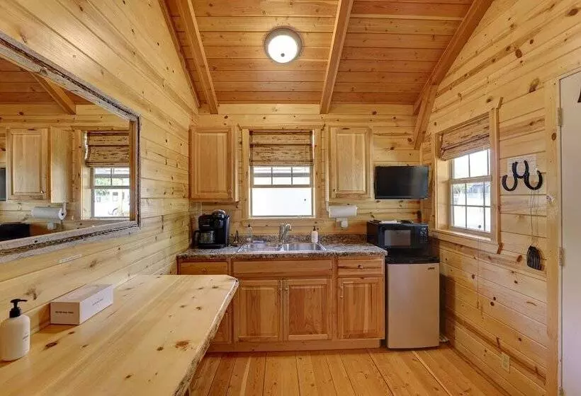 Hotelli Shire Valley Cabins, Charming Dayton Retreat