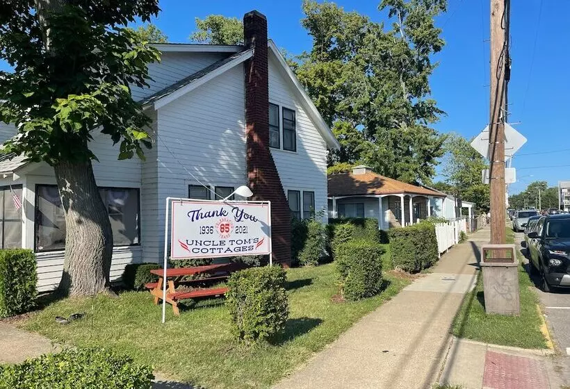 Hotelli Uncle Toms Cottages