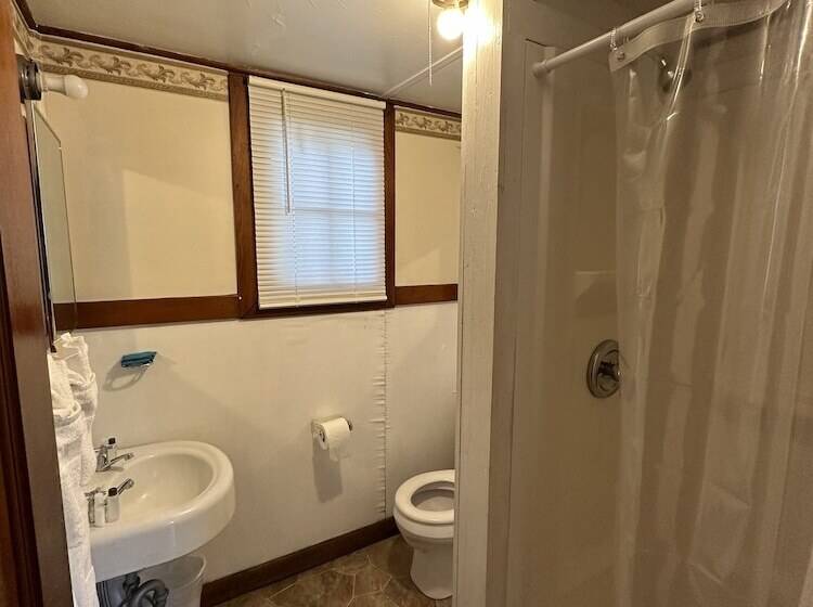 فندق Uncle Toms Cottages