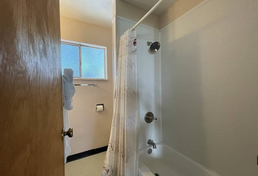 فندق Uncle Toms Cottages