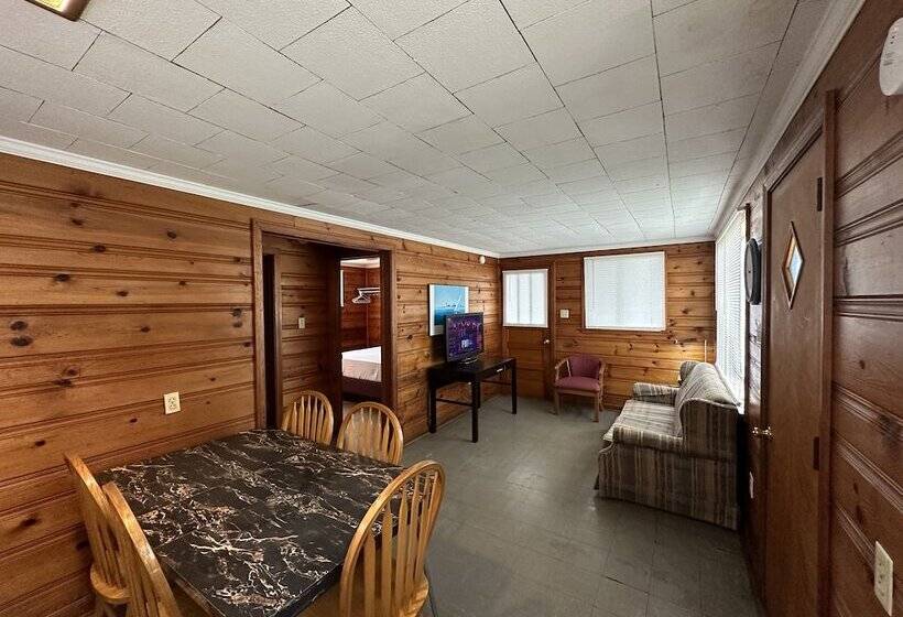 فندق Uncle Toms Cottages