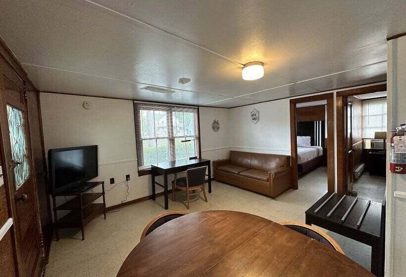 فندق Uncle Toms Cottages