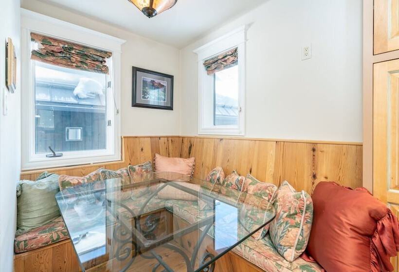 Hruza Hideout By Avantstay Walkable Location + Free Ski Shuttle, Mountain View