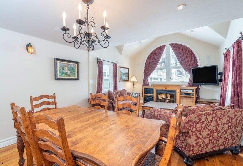 Hruza Hideout By Avantstay Walkable Location + Free Ski Shuttle, Mountain View