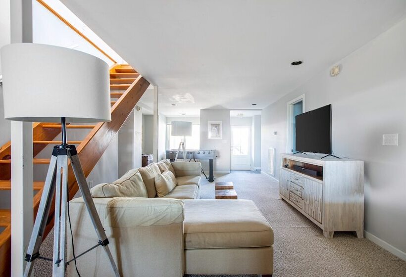 Lighthouse By Avantstay Beachfront View Home W/ Pool Table & Ping Pong