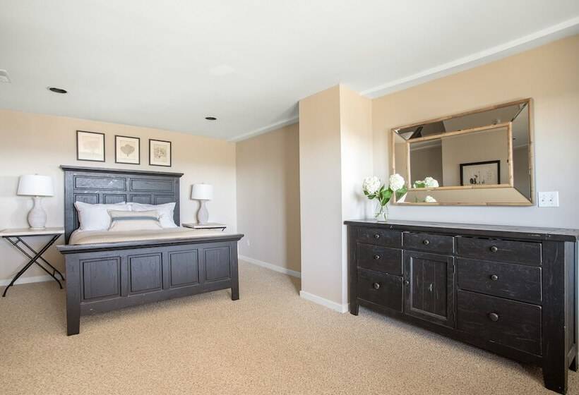 Lighthouse By Avantstay Beachfront View Home W/ Pool Table & Ping Pong