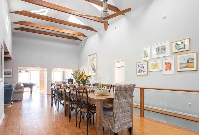 Lighthouse By Avantstay Beachfront View Home W/ Pool Table & Ping Pong