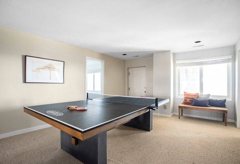 Lighthouse By Avantstay Beachfront View Home W/ Pool Table & Ping Pong