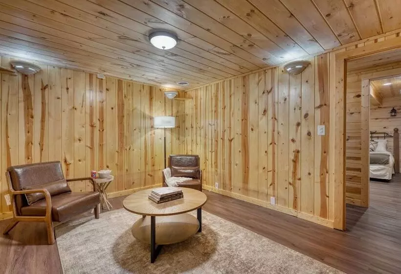 Little Sparrow By Avantstaydowntown Pigeon Forge Cabin