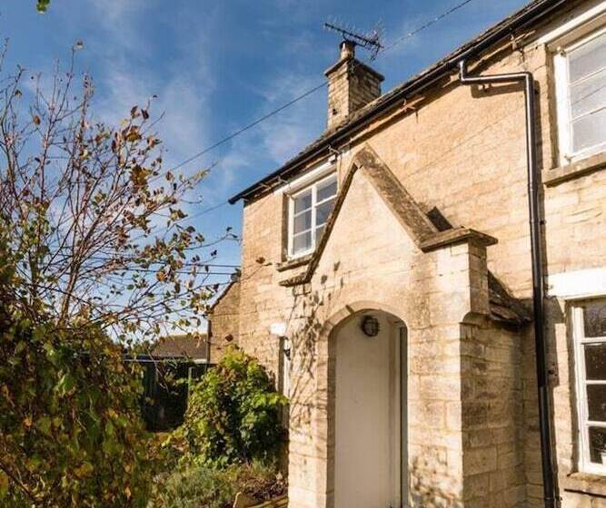 Lovely Cosy Stone Cottage In Tetbury, Cotswolds