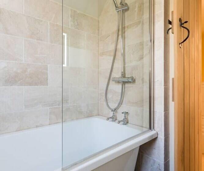 Lovely Cosy Stone Cottage In Tetbury, Cotswolds