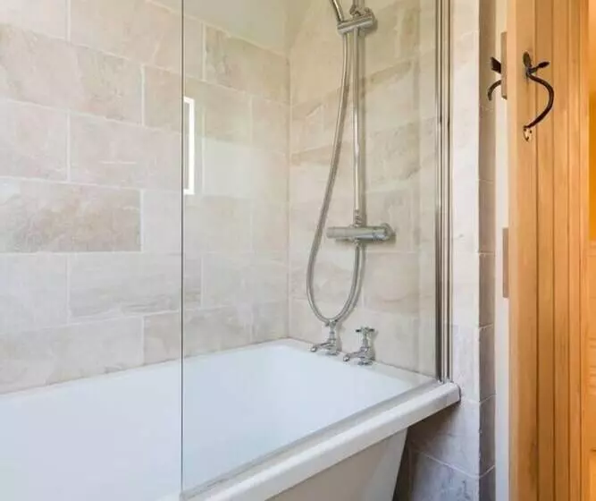 Lovely Cosy Stone Cottage In Tetbury, Cotswolds