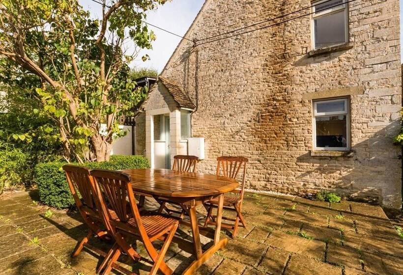 Lovely Cosy Stone Cottage In Tetbury, Cotswolds