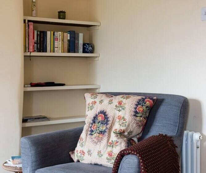 Lovely Cosy Stone Cottage In Tetbury, Cotswolds