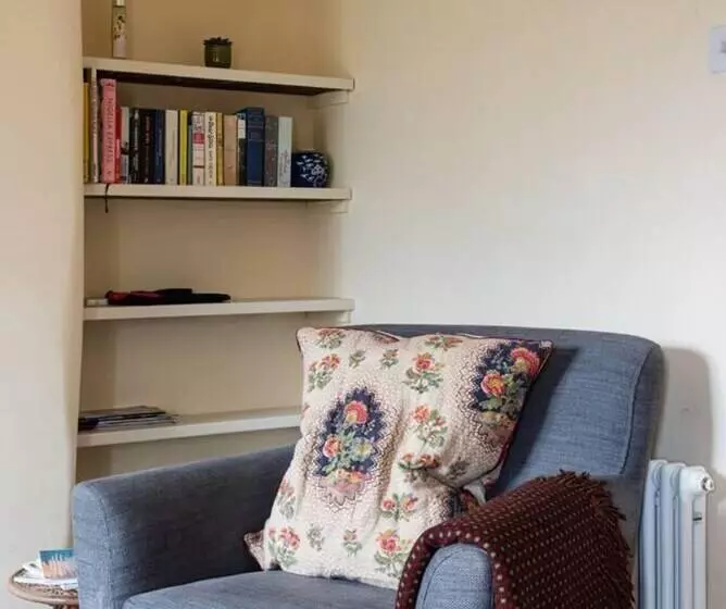 Lovely Cosy Stone Cottage In Tetbury, Cotswolds
