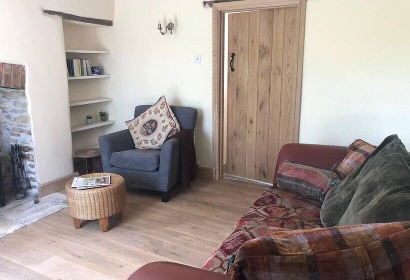 Lovely Cosy Stone Cottage In Tetbury, Cotswolds