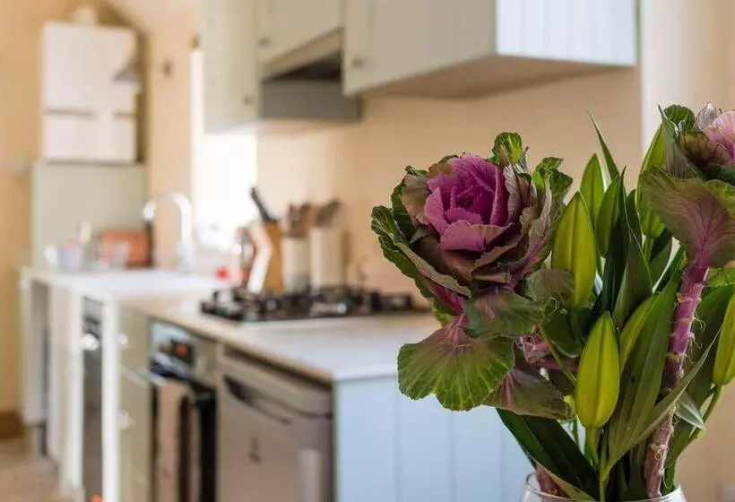 Lovely Cosy Stone Cottage In Tetbury, Cotswolds