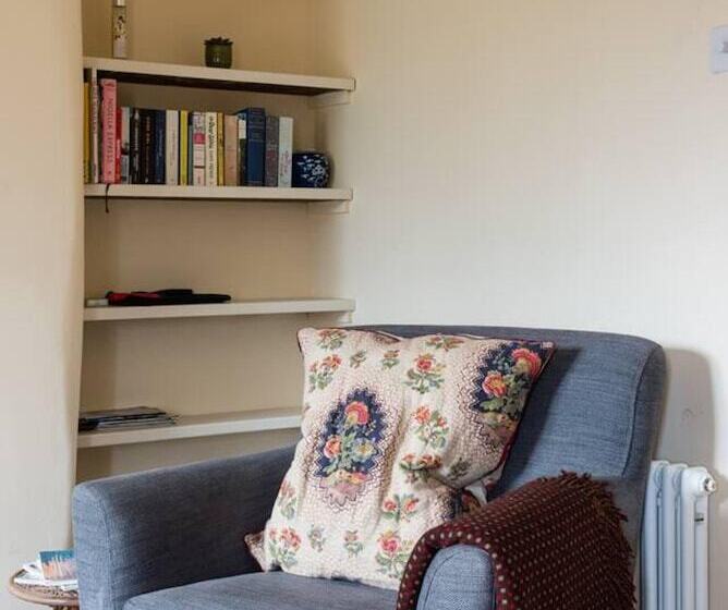 Lovely Cosy Stone Cottage In Tetbury, Cotswolds