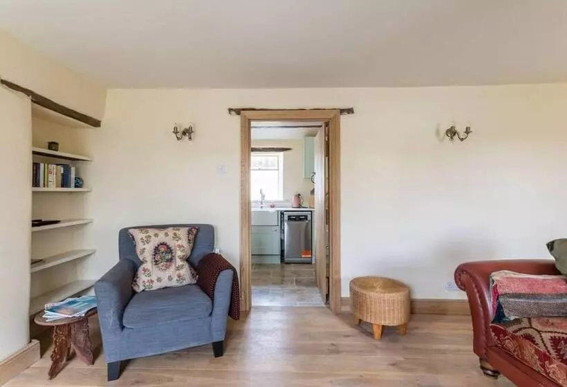 Lovely Cosy Stone Cottage In Tetbury, Cotswolds