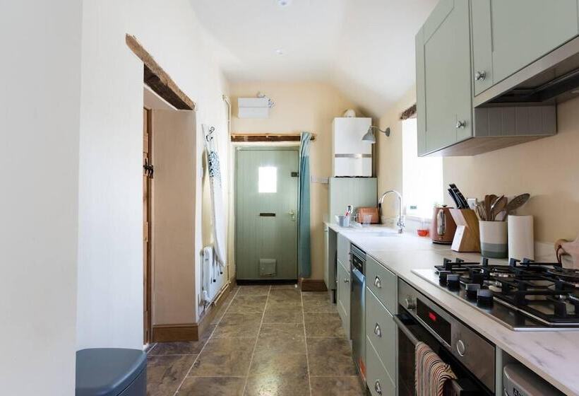 Lovely Cosy Stone Cottage In Tetbury, Cotswolds