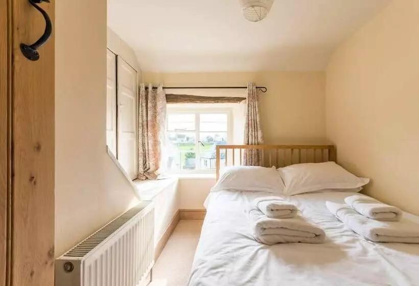 Lovely Cosy Stone Cottage In Tetbury, Cotswolds