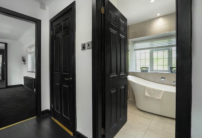 Luxury Designer Mansion In West Midlands Countryside