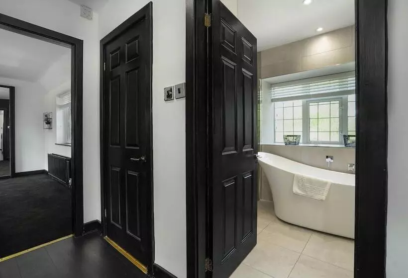 Luxury Designer Mansion In West Midlands Countryside