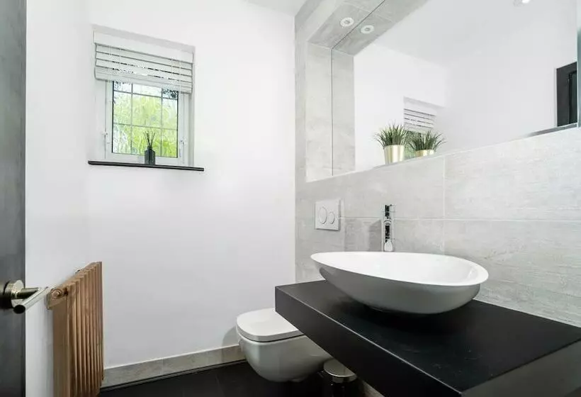 Luxury Designer Mansion In West Midlands Countryside