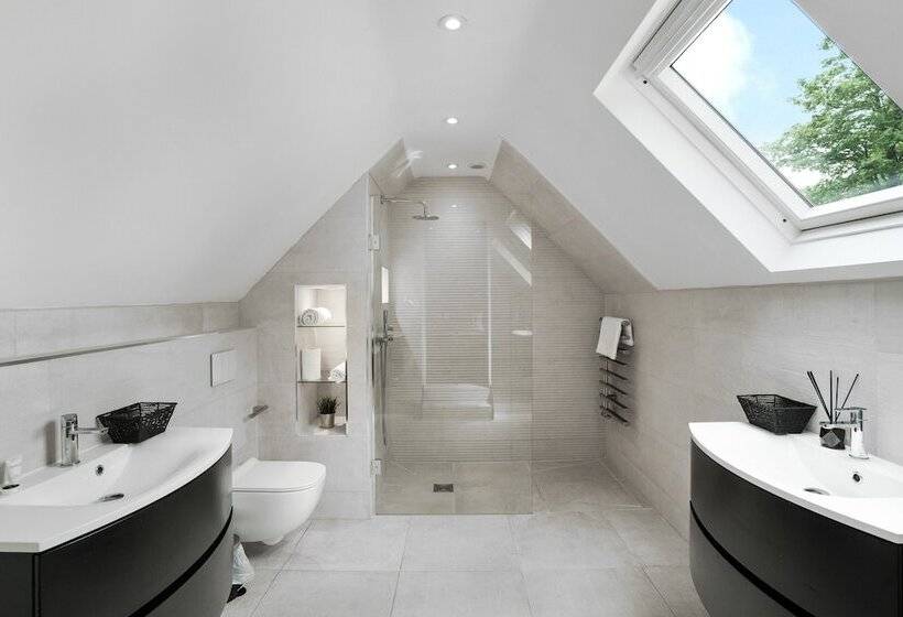 Luxury Designer Mansion In West Midlands Countryside