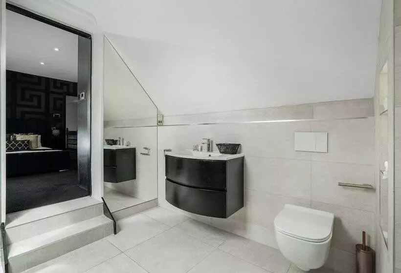 Luxury Designer Mansion In West Midlands Countryside
