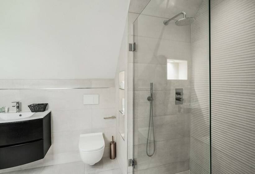 Luxury Designer Mansion In West Midlands Countryside