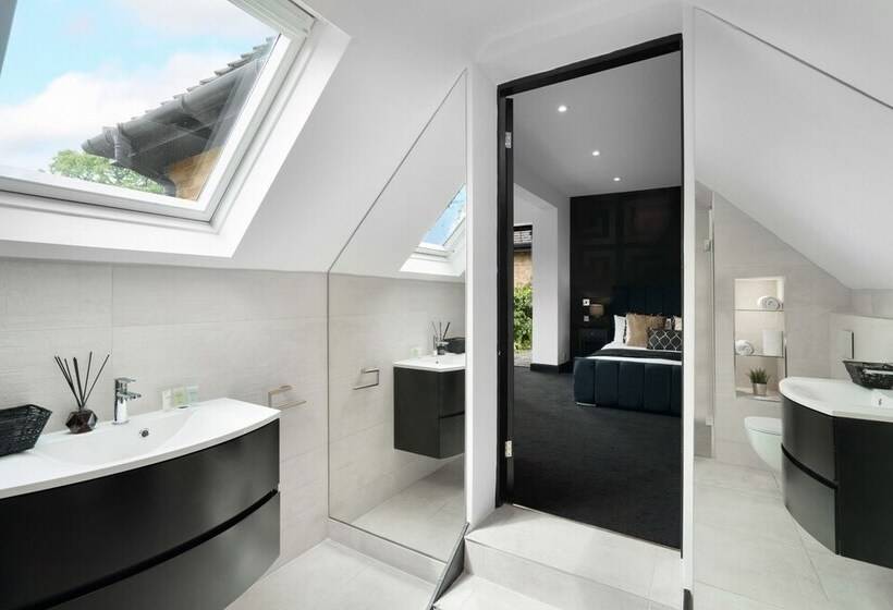 Luxury Designer Mansion In West Midlands Countryside