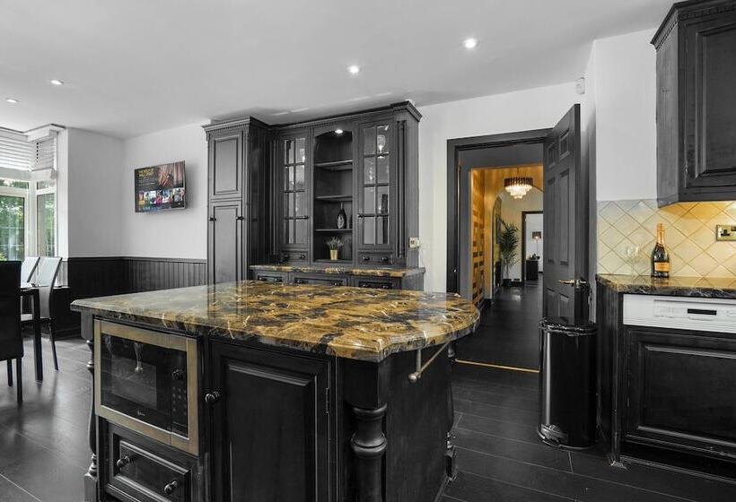 Luxury Designer Mansion In West Midlands Countryside