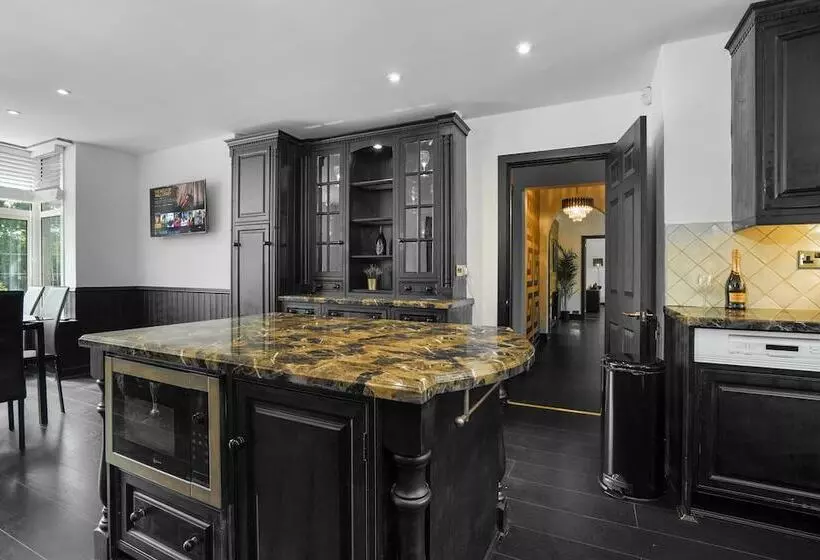 Luxury Designer Mansion In West Midlands Countryside