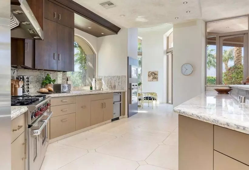 Mirabella By Avantstay Private Lake + Kayaks & Paddle Boating!