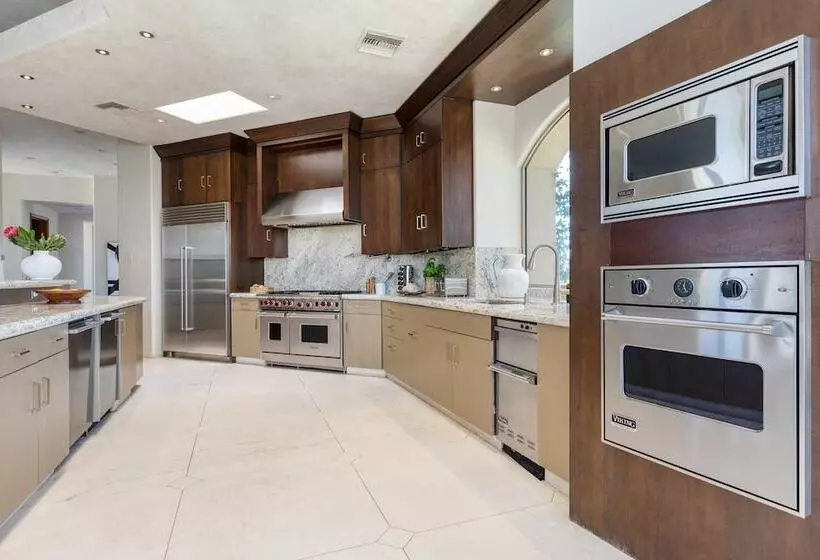 Mirabella By Avantstay Private Lake + Kayaks & Paddle Boating!