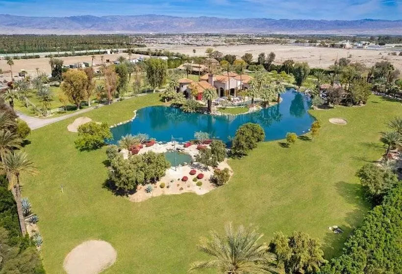 Mirabella By Avantstay Private Lake + Kayaks & Paddle Boating!