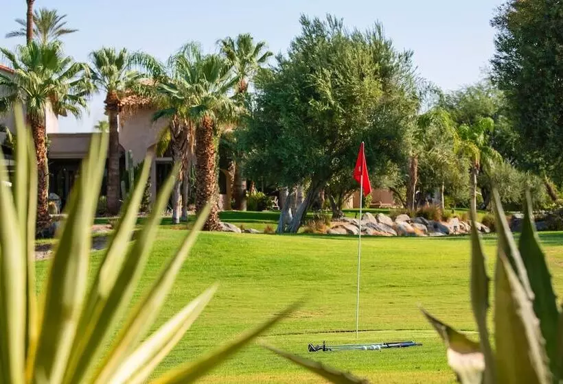 Mirabella By Avantstay Private Lake + Kayaks & Paddle Boating!