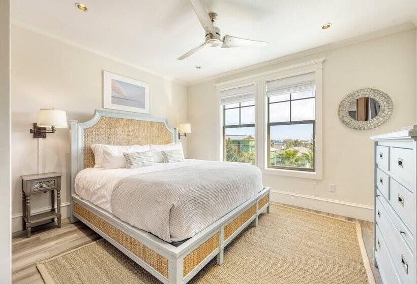 Monarch By Avantstay Stunning Estate 1 Block To Beach, Swim Up Bar, Hot Tub, & Rooftop Views