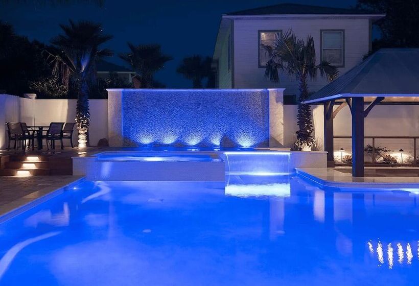 Monarch By Avantstay Stunning Estate 1 Block To Beach, Swim Up Bar, Hot Tub, & Rooftop Views