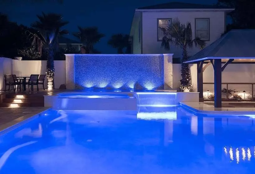 Monarch By Avantstay Stunning Estate 1 Block To Beach, Swim Up Bar, Hot Tub, & Rooftop Views