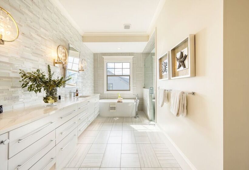 Monarch By Avantstay Stunning Estate 1 Block To Beach, Swim Up Bar, Hot Tub, & Rooftop Views