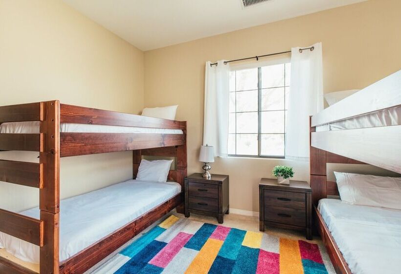 Palisades By Avantstay Gorgeous Backyard W/ Pool, Spa & Games