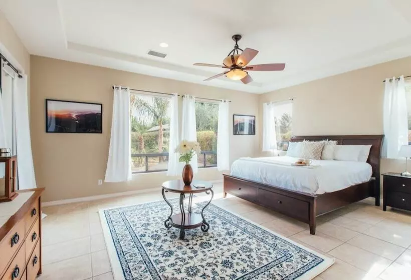 Palisades By Avantstay Gorgeous Backyard W/ Pool, Spa & Games
