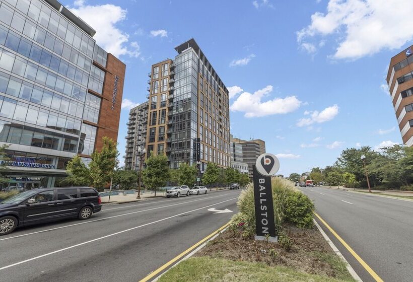 Placemakr Marymount Ballston